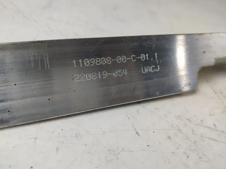 Tesla Model 3 (2017 - 2023) 110980800C Держатель аккумулятора — фото 2