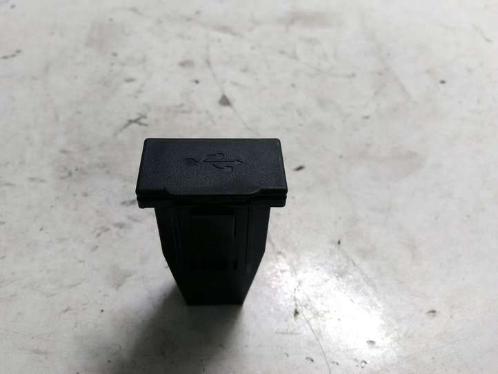 Citroen C-Crosser (2007 - 2013)  K11Y081 Разъем USB