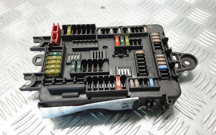 BMW 3 F30 F35 F31 (2012 - 2018)  61149337881 Блок предохранителей
