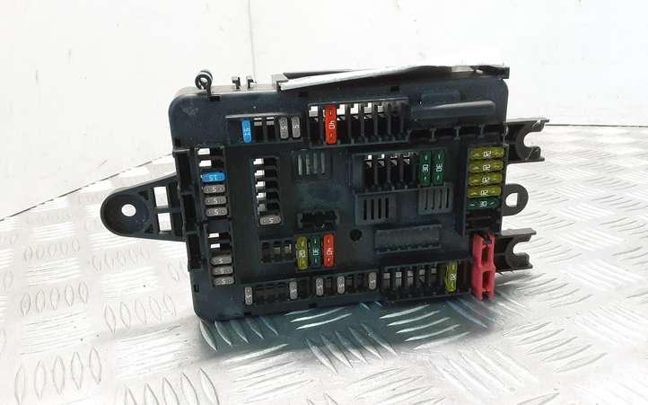 BMW 3 F30 F35 F31 (2012 - 2018)  61149337881 Блок предохранителей