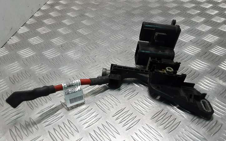 BMW 3 F30 F35 F31 (2012 - 2018)  929615001 Узел подключения плюсовых проводов
