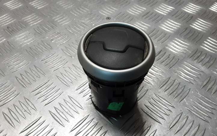 Nissan Qashqai (2006 - 2010)  68760JD10A Центральный дефлектор