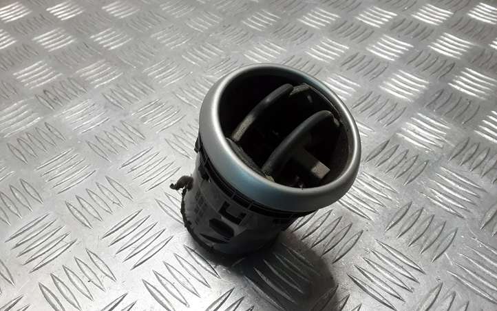 Nissan Qashqai (2006 - 2010)  68760JD10A Центральный дефлектор
