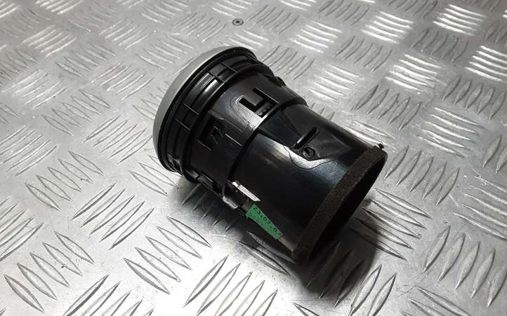Nissan Qashqai (2006 - 2010)  68760JD10A Центральный дефлектор