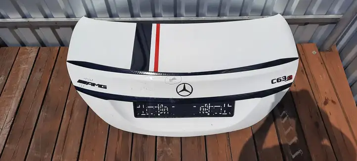 Mercedes-Benz C AMG W205 (2014 - ) A2057500075 Крышка багажника — фото 1