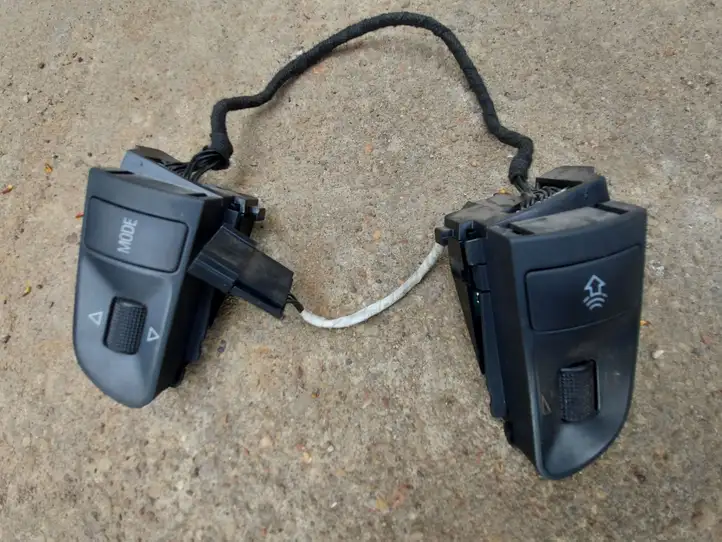 Audi A6 S6 C6 4F (2004 - 2008) 4F0951527A Кнопки на рулевом колесе — фото 1