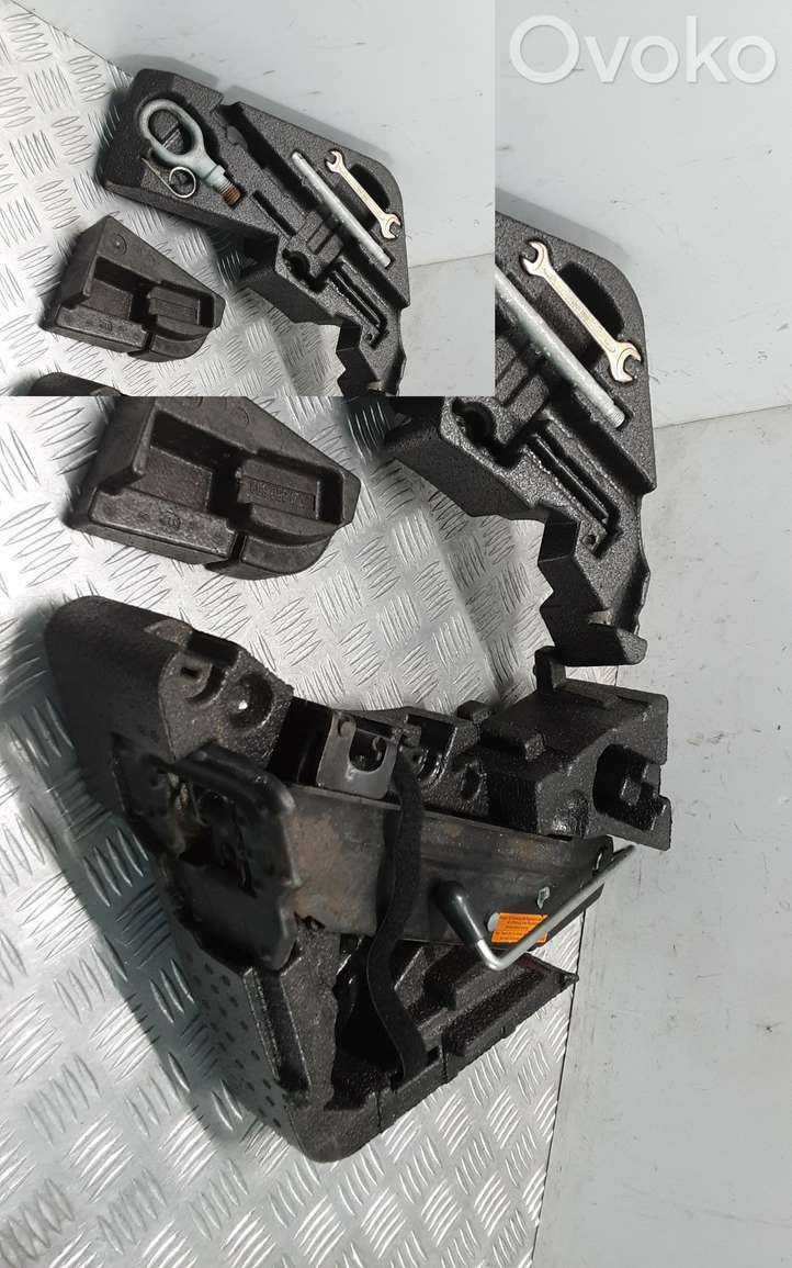 Porsche Cayenne (9PA) (2002 - 2010)  7L0011031 Комплект инструментов