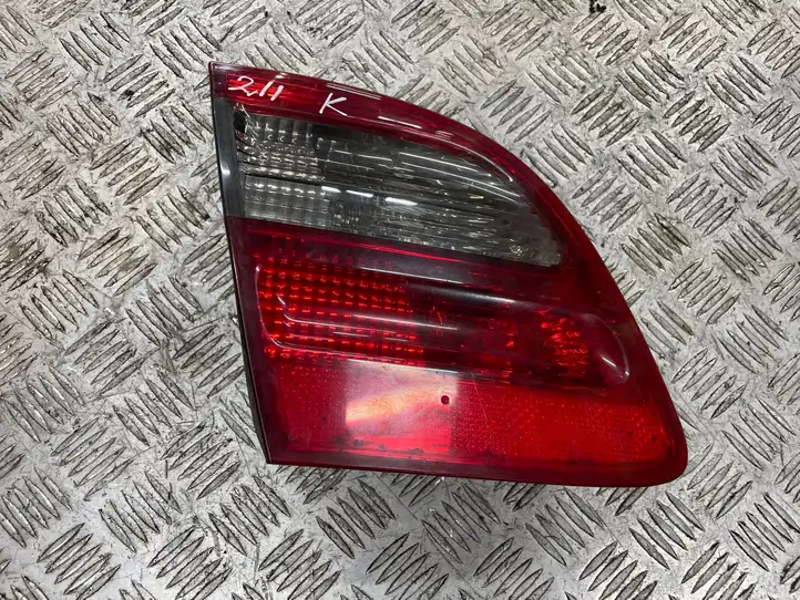 Mercedes-Benz E W211 (2002 - 2009) A2118202964 Задний фонарь в крышке багажника — фото 1