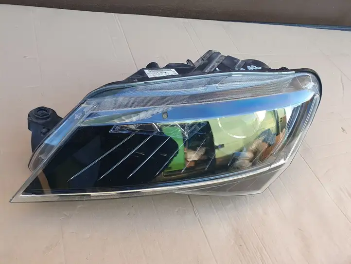 Skoda Superb B8 (3V) (2015 - 2023) 3V1941015B Передняя фара — фото 1