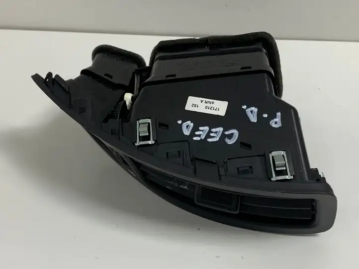 Kia Ceed (2010 - 2012) 974901H00 Боковой воздушный дефлектор — фото 2