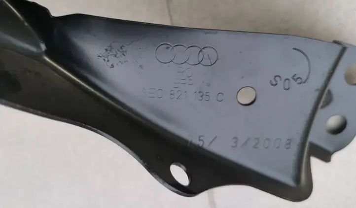 Audi A4 S4 B8 8K (2007 - 2011) 8E0821135C Крепление крыла — фото 3