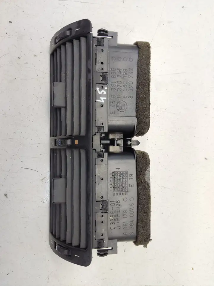 BMW 5 E39 (1996 - 2003) 8361895 Центральный воздушный дефлектор — фото 2