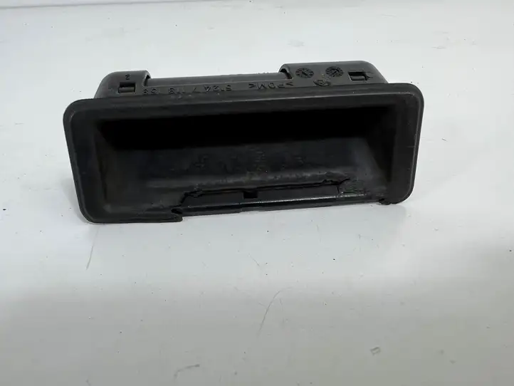 BMW 1 E82 E88 (2007 - 2014) 7118158 Кнопка закрытия крышки багажника — фото 1
