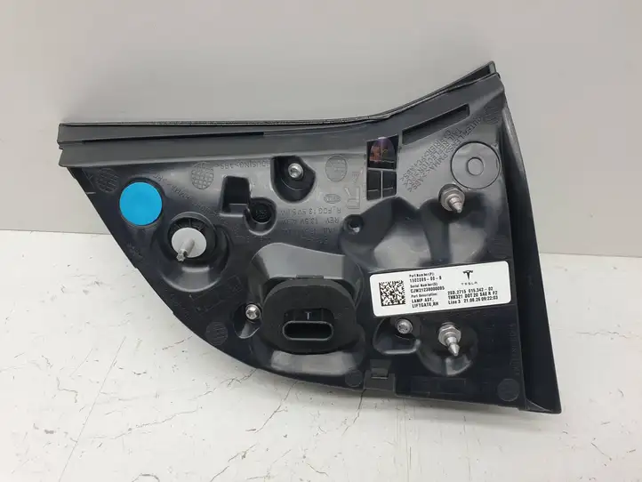 Tesla Model Y (2019 - 2024) 1502089 Задний фонарь в крышке багажника — фото 2