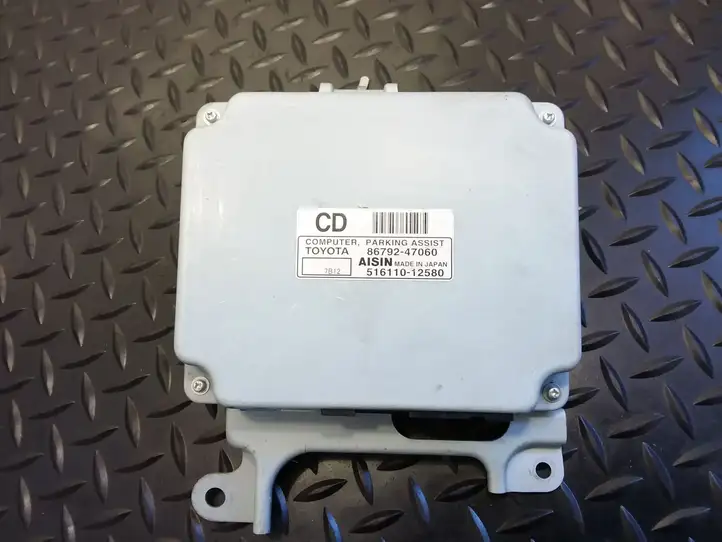 Toyota Prius (XW20) (2003 - 2009) 8679247060 Прочие блоки управления — фото 1