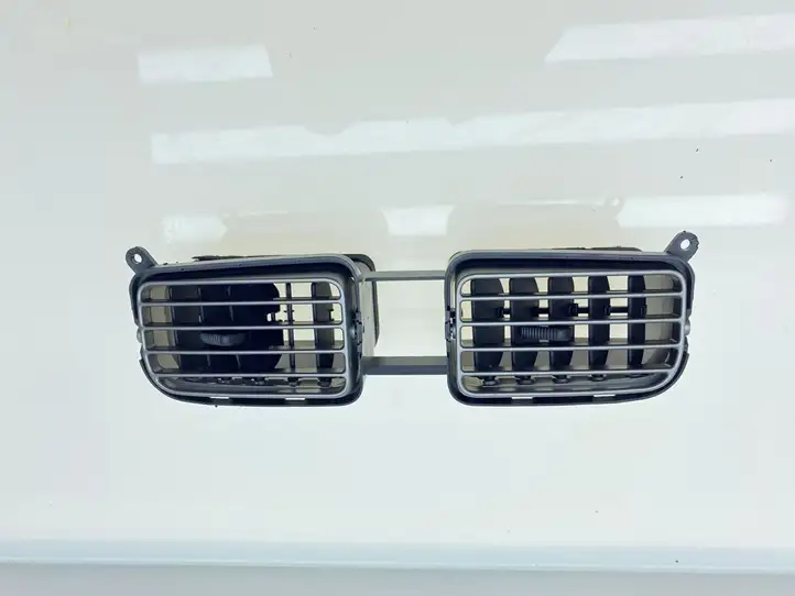 Subaru Forester SG (2006 - 2008) 66110SA041 Центральный воздушный дефлектор — фото 1