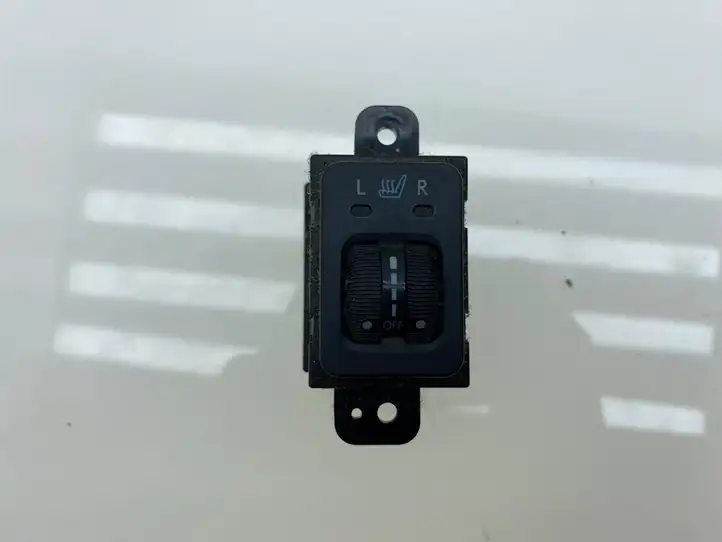 Subaru Legacy (2003 - 2009) 83245AG06AJC Включатель обогрева — фото 1