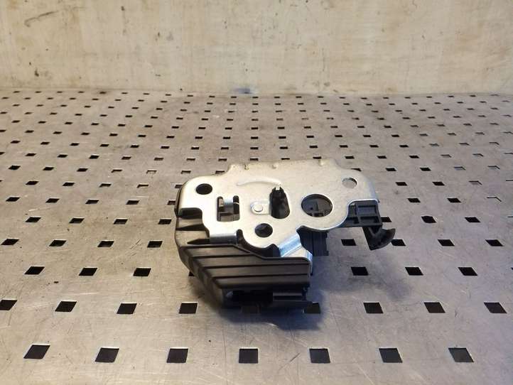 Audi A4 (2007 - 2011)  8K9827505A Замок задней крышки