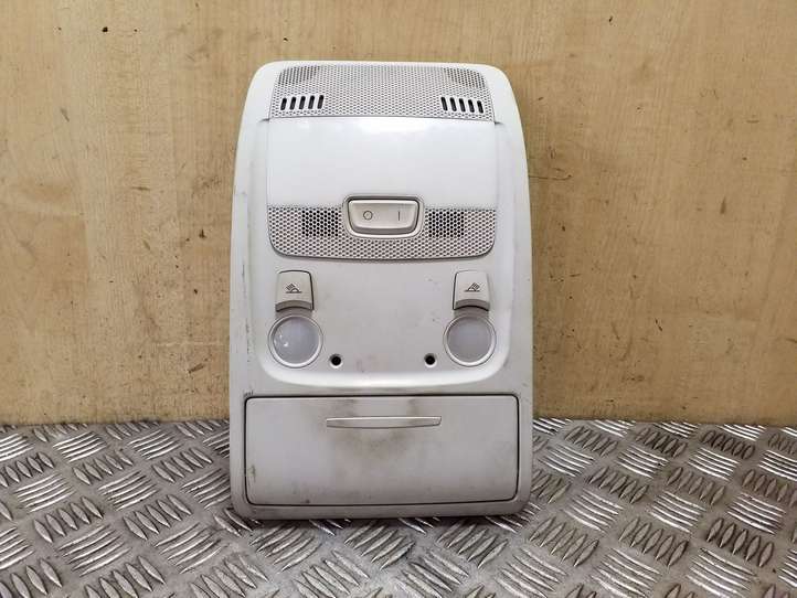 Audi A4 (2007 - 2011)  8T0947135A Передняя подсветка