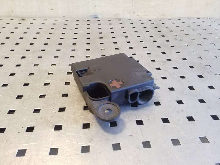 Audi A4 (2007 - 2011)  8K0937517A Узел подключения плюсовых проводов