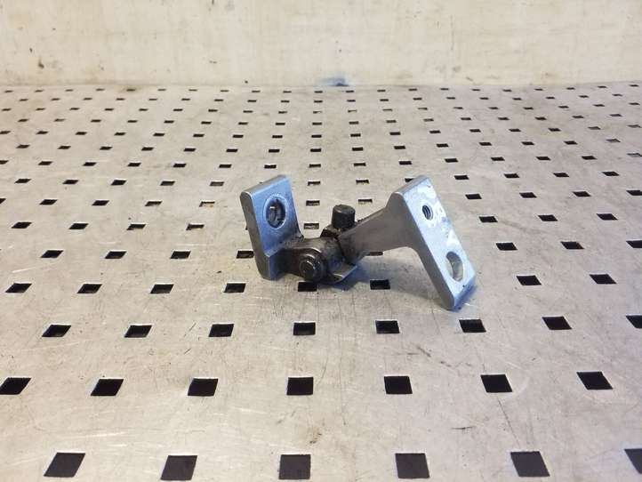 Audi A4 (2007 - 2011)  8K0831402E Верхняя петля передней двери