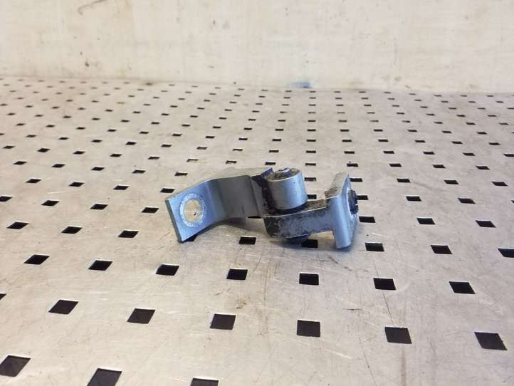 Audi A4 (2007 - 2011)  8K0831402E Верхняя петля передней двери