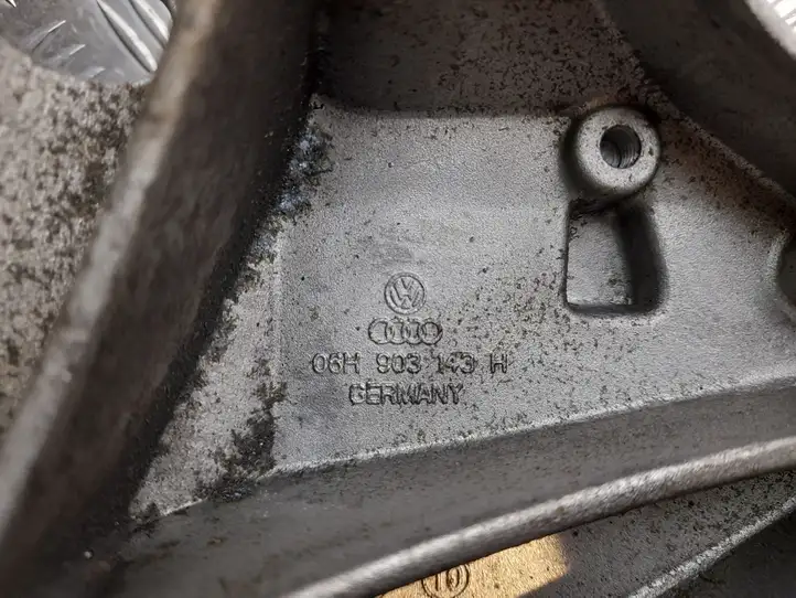 Audi A4 S4 B8 8K (2011 - 2015) 06H903143H Кронштейн масляного фильтра — фото 2