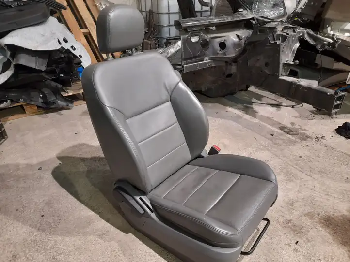 Volkswagen Routan (2008 - 2014) Переднее сиденье пассажира — фото 3