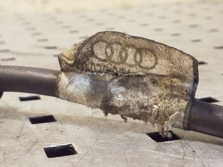 Audi A4 (2007 - 2011)   Проводка заднего датчика ABS