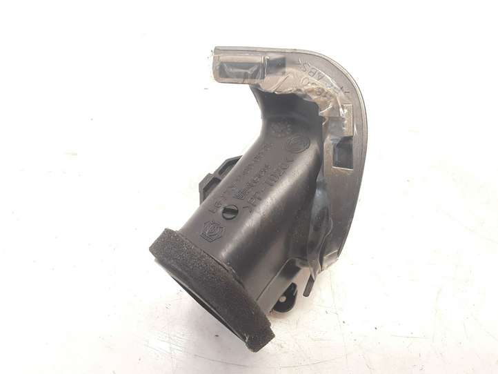 Lancia Thesis (2001 - 2009)  L617315000000 Боковая воздушный дефлектор