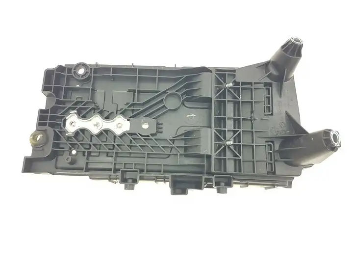 Ford Fusion II (2013 - ) DG9310723A Площадка аккумулятора — фото 2