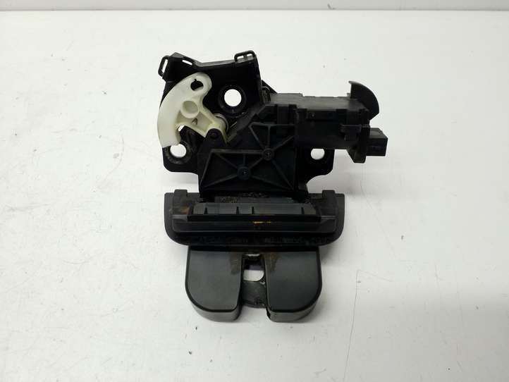 Audi A4 (2004 - 2009)  8E9827520A Замок задней крышки
