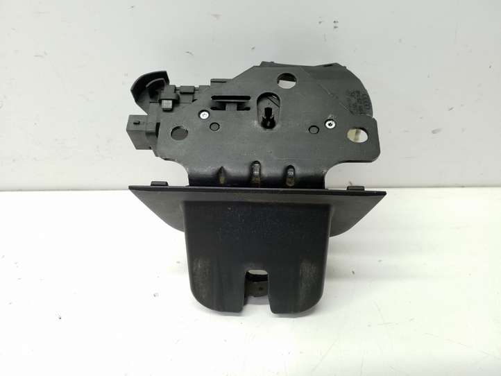 Audi A4 (2004 - 2009)  8E9827520A Замок задней крышки