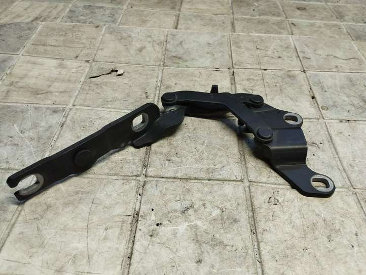 BMW 1 E81 E87 (2004 - 2011)  7060560 Петля (петли) капота