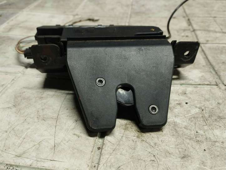 BMW 1 E81 E87 (2004 - 2011)  7840617 Замок задней крышки