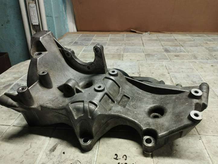 Audi A4 (2004 - 2009)  06D903143C Кронштейн