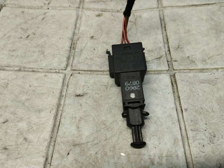 Audi A2 (1999 - 2007)  1J0945511A Датчик тормозной педали
