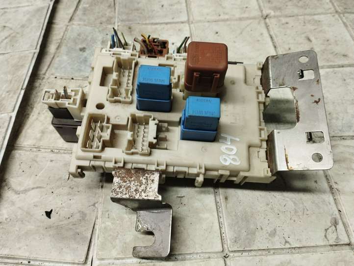 Nissan Almera Tino (2000 - 2006)  24350BU210 Блок предохранителей