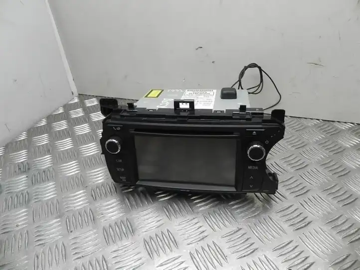 Toyota Yaris (2012 - 2014) 861400D020 Магнитола / мультимедийная система — фото 1
