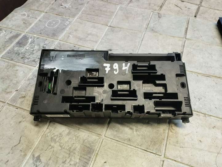 BMW 7 F01 F02 F03 F04 (2008 - 2016)  017033442 Блок предохранителей
