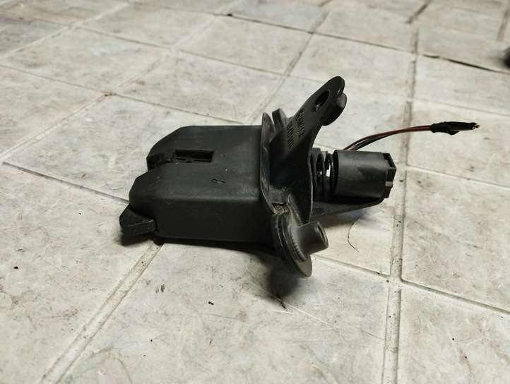 Skoda Octavia Mk2 (1Z) (2004 - 2013)  1Z5827501C Замок задней крышки