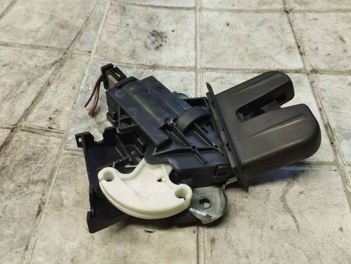 Volkswagen PASSAT B6 (2005 - 2010)  4F5827505D Замок задней крышки