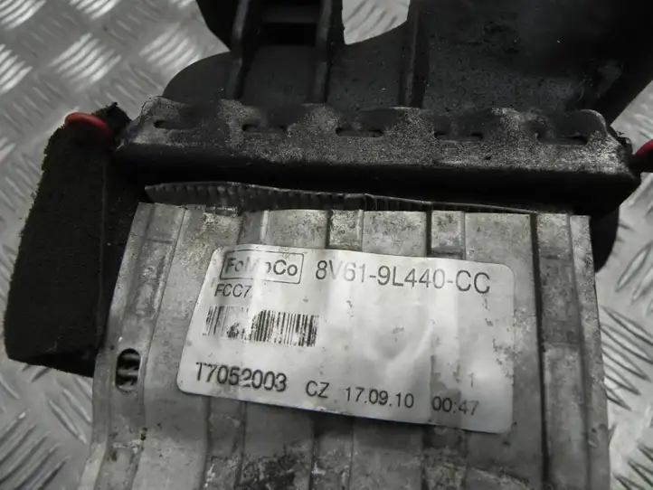 Ford C-MAX II (2010 - 2015) 8V619L440CC Интеркулер — фото 4