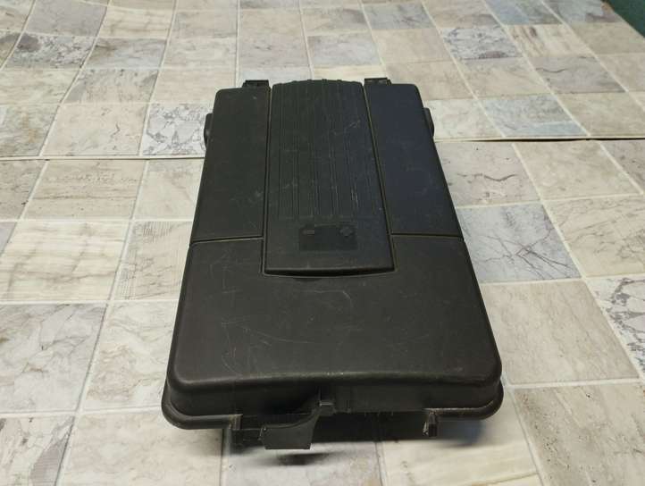 Volkswagen Golf V (2003 - 2009)  1K0915443A Крышка ящика аккумулятора