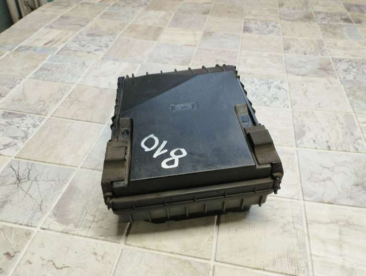 Skoda Octavia Mk2 (1Z) (2004 - 2013)  1K0937125A Блок предохранителей