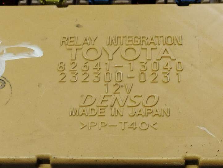 Toyota Corolla Verso E121 (2001 - 2004)  8264113040 Блок предохранителей