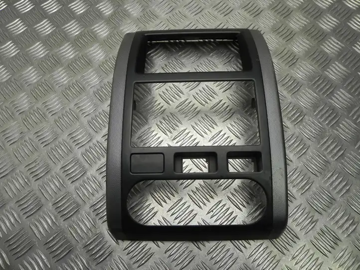 Nissan X-Trail T31 (2007 - 2014) 68260JG10A Отделка магнитолы — фото 1