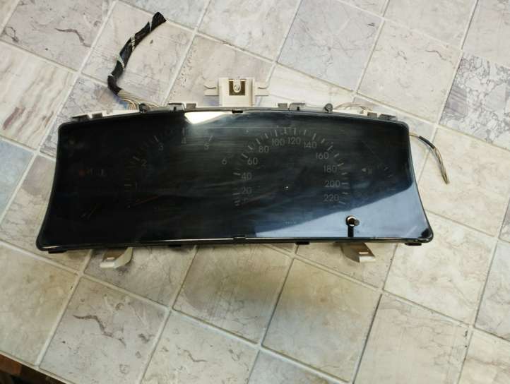 Toyota Corolla Verso E121 (2001 - 2004)  8380013150 Спидометр (приборный щиток)