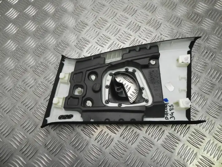 BMW 5 G30 G31 (2016 - ) 51437384528 Верхняя обшивка стойки B — фото 2