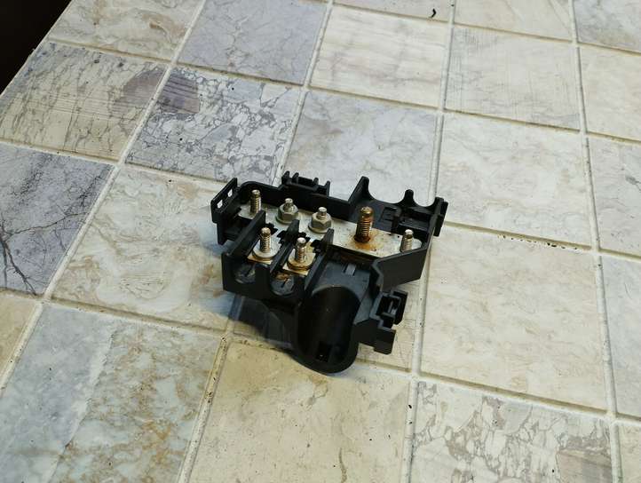 Audi A6 (2004 - 2008)  4F0941824 Узел подключения плюсовых проводов